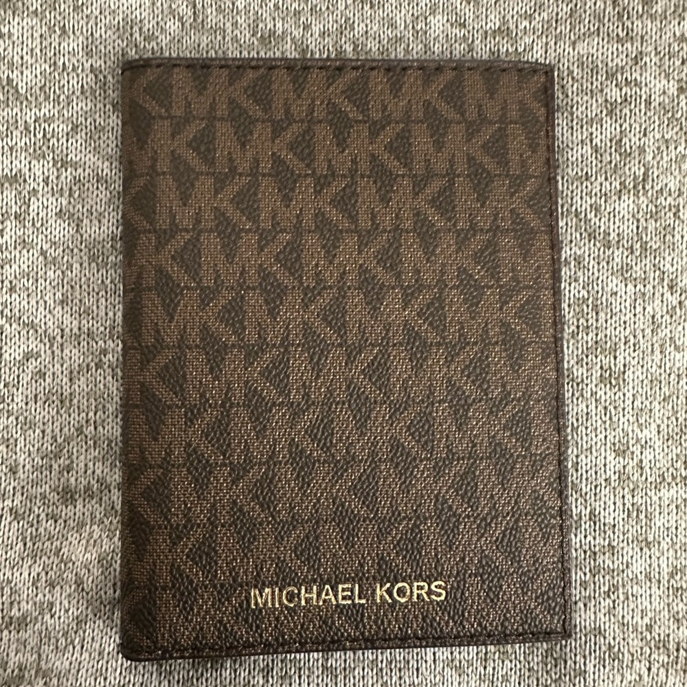 NBW Michael Kors Passport Wallet